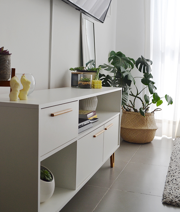 Living Room Decor. Mirror. Floor-length mirror. Plants. Monstera. White aesthetic. Scandinavian style.