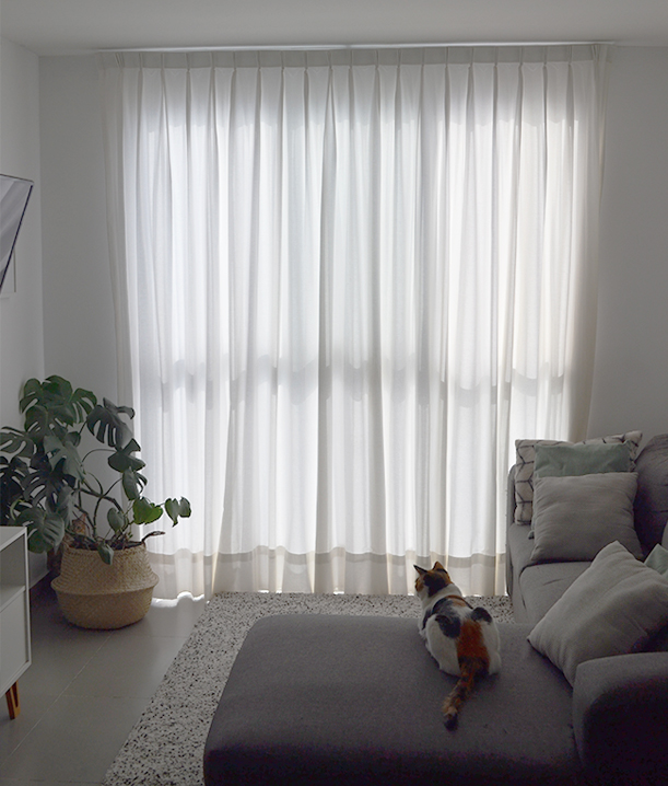 Living Room Decor. Mirror. Floor-length mirror. Plants. Monstera. White aesthetic. Scandinavian style.