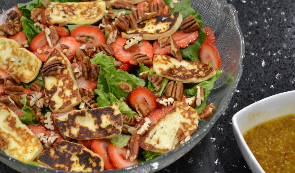 Strawberry Halloumi Salad, Salad Recipe, Fresh Salad, Healthy Food, Summer Salad