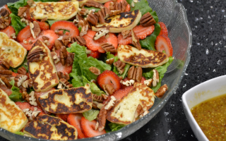 Strawberry Halloumi Salad, Salad Recipe, Fresh Salad, Healthy Food, Summer Salad